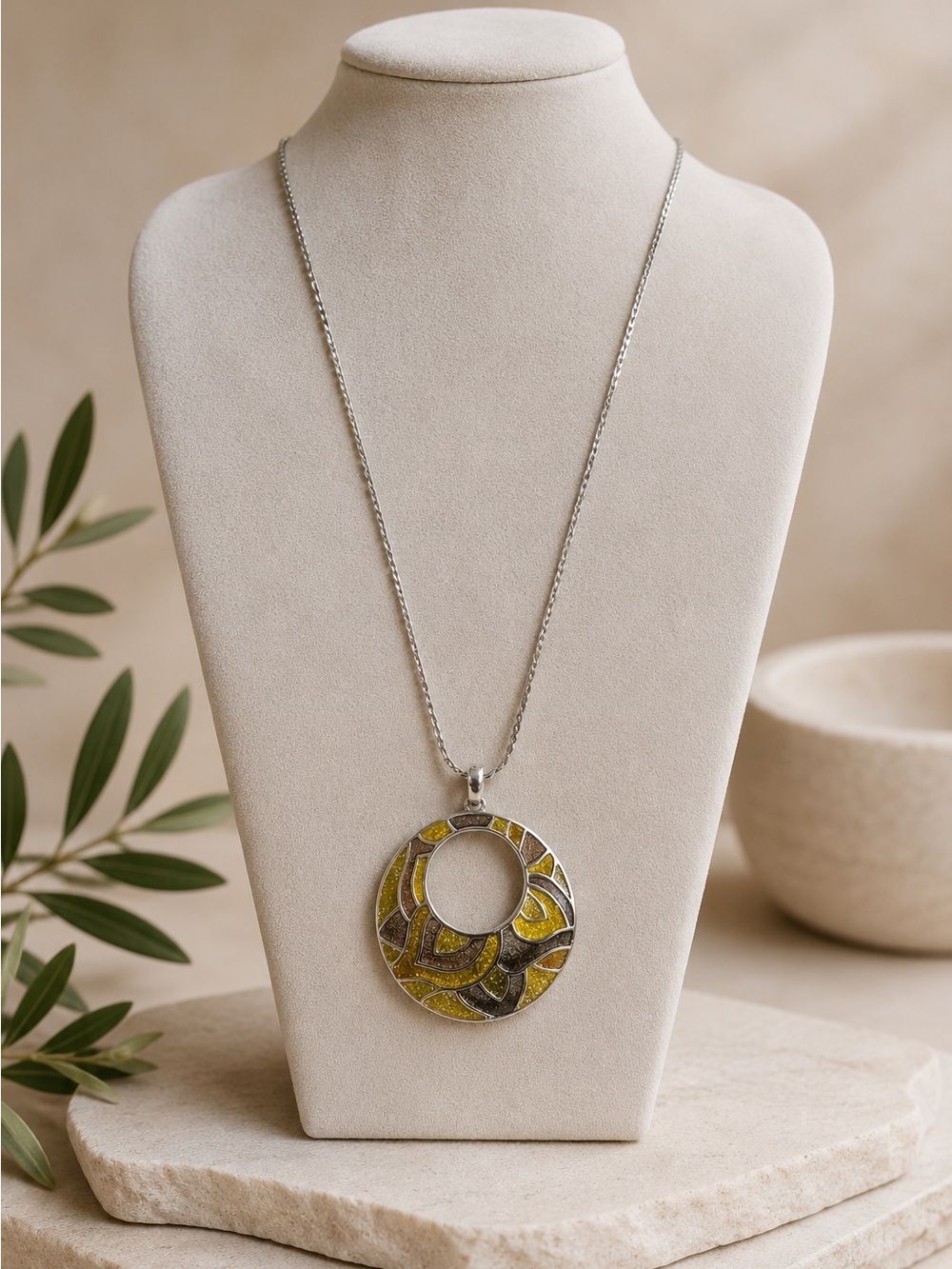 VTG Silver Tone Open Circle Pendant Necklace Abstract Enamel Statement Jewelry